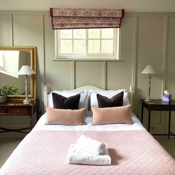 3 Bedroom Converted Chapel In Historic 온들 외부 사진